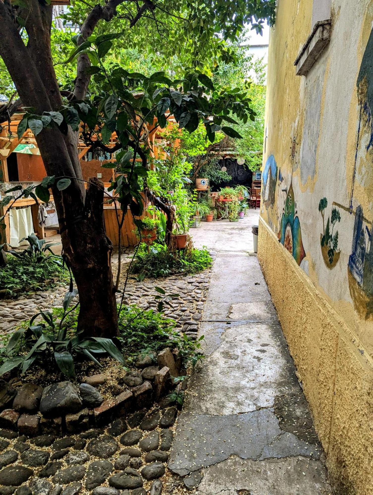 Tirana Backpacker Hostel Exterior foto