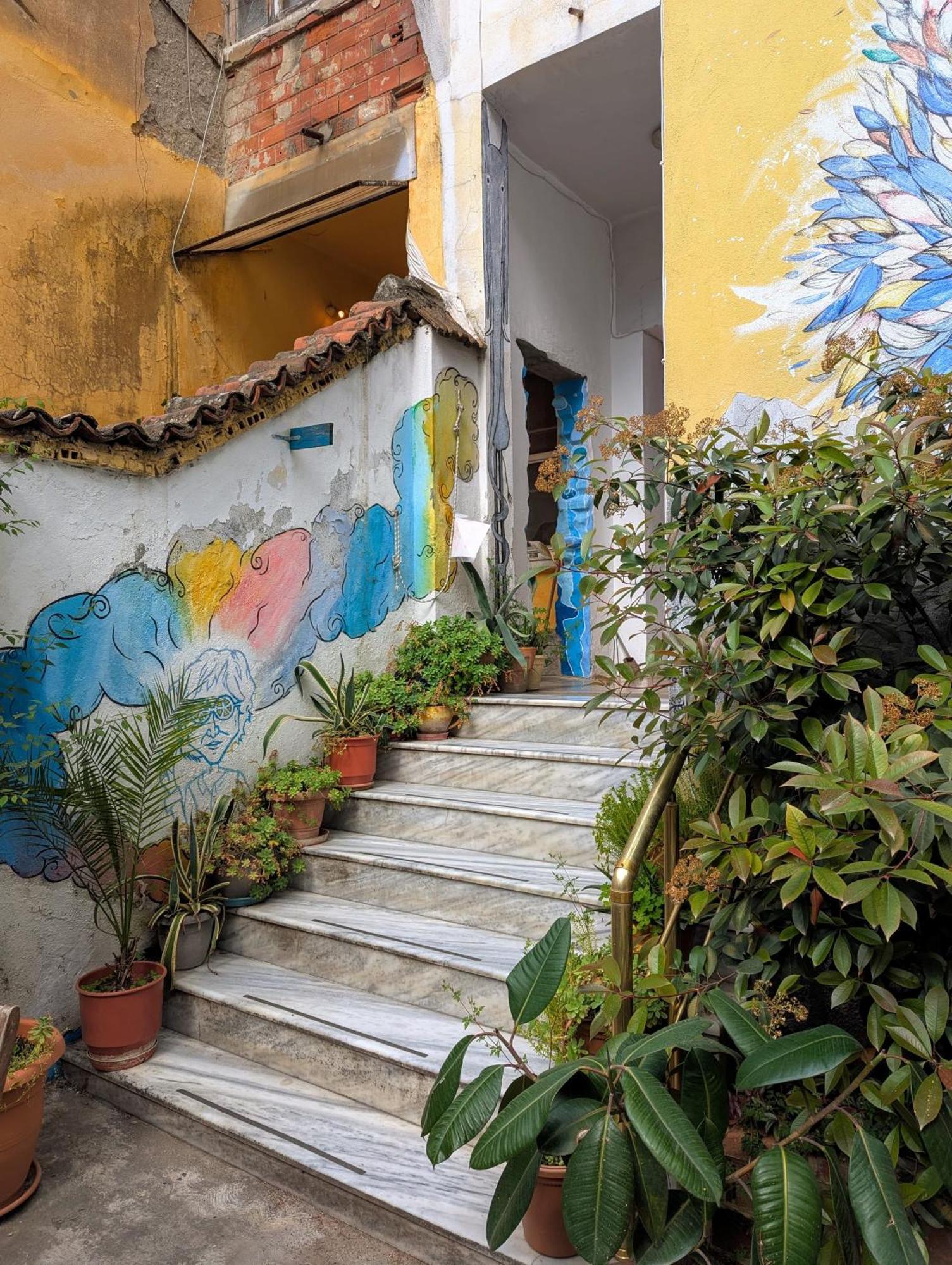Tirana Backpacker Hostel Exterior foto